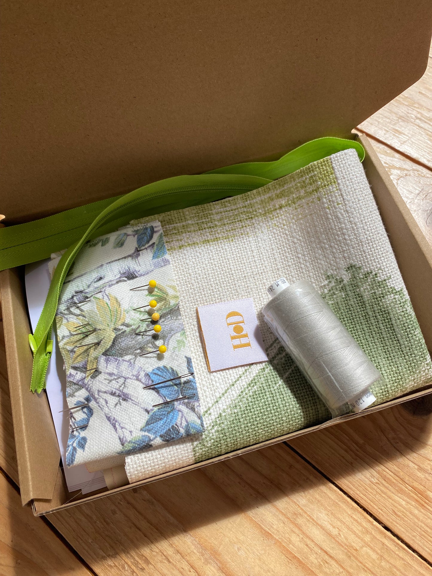 Make Your Own Cosmetic Bag – Sewing Kit with Fabric Included