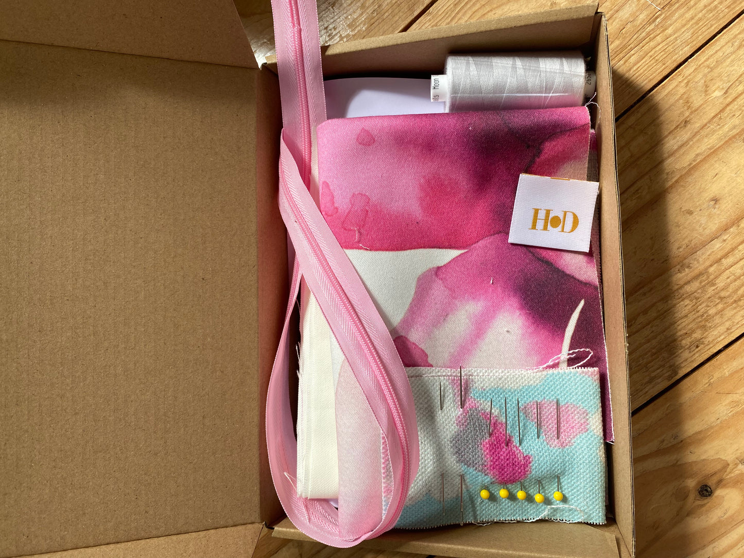 Make Your Own Cosmetic Bag – Sewing Kit with Fabric Included