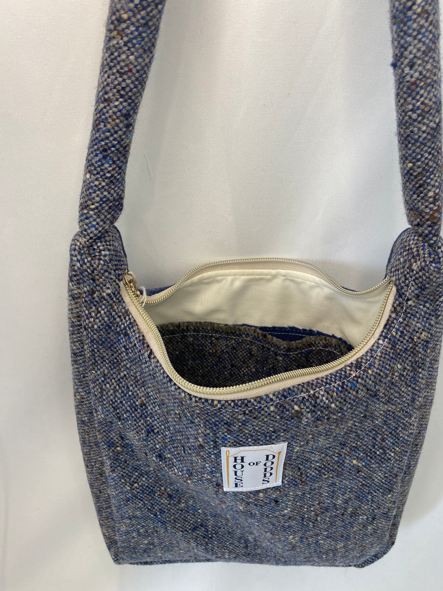 100% Wool in Blue shoulder bag