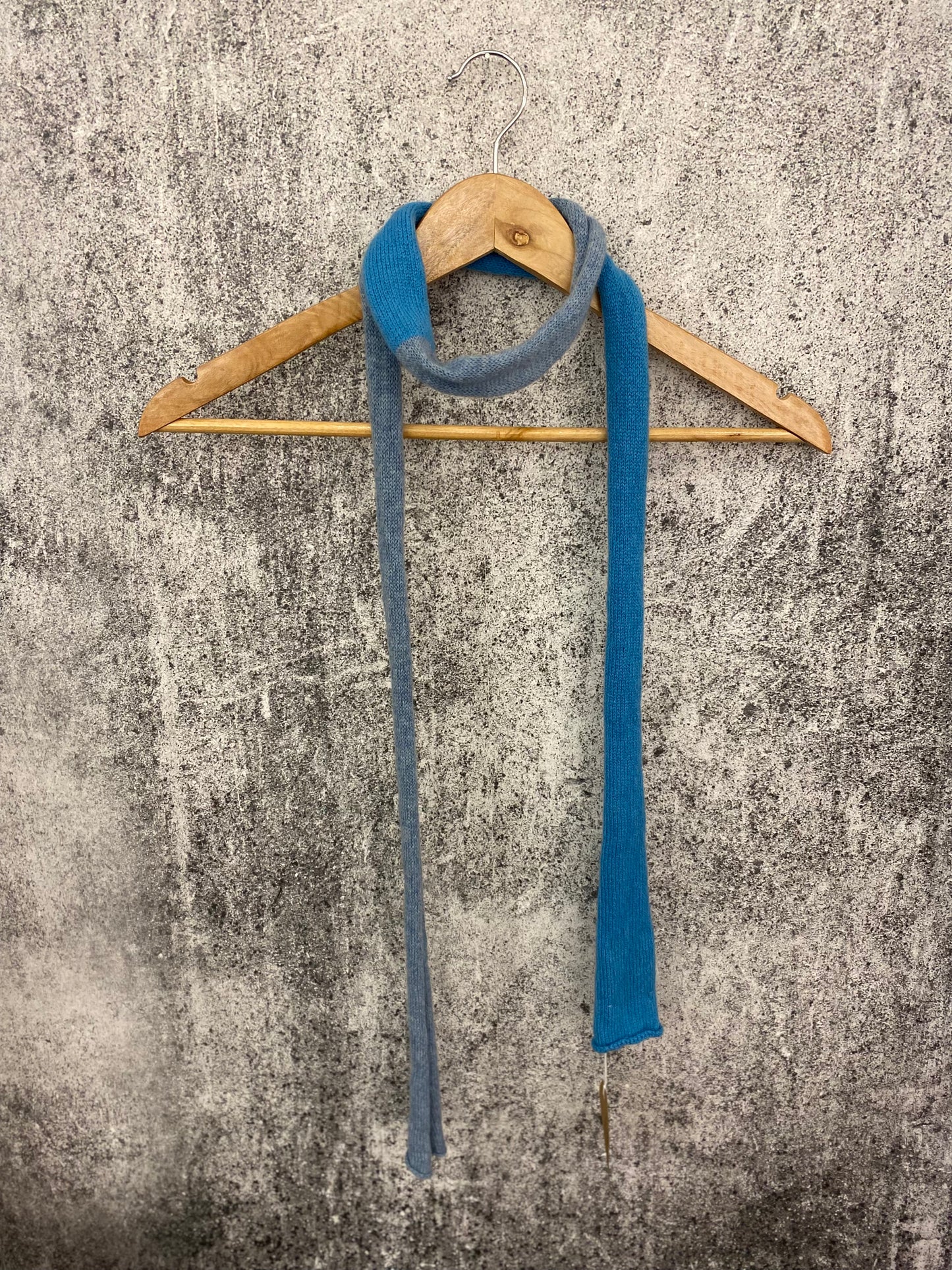 Blue Cashmere and Lambswool Skinny Scarf – Dual-Tone Design