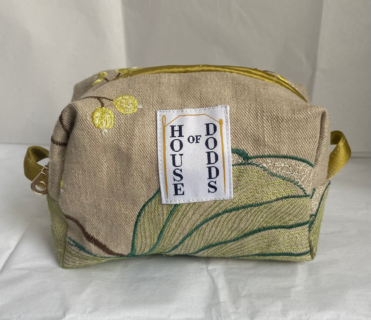 Embroidered plants Mini pouch