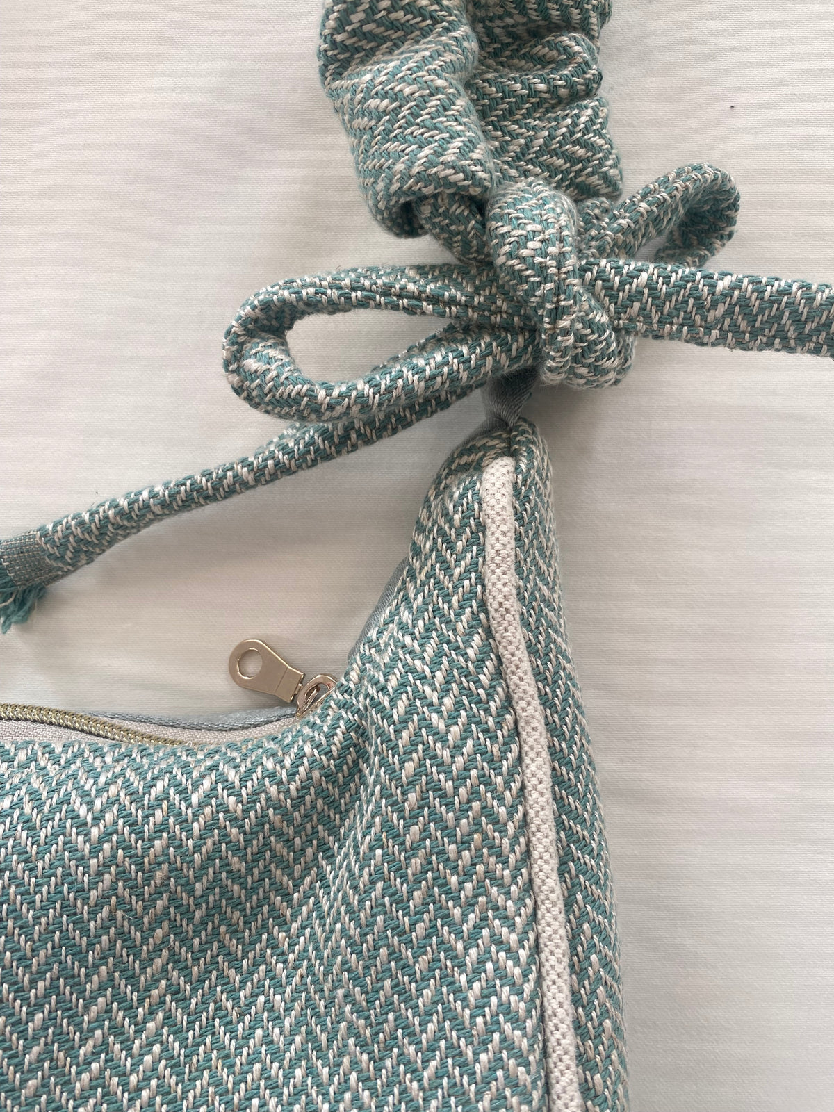 Herringbone Hand Bag with extendable handle