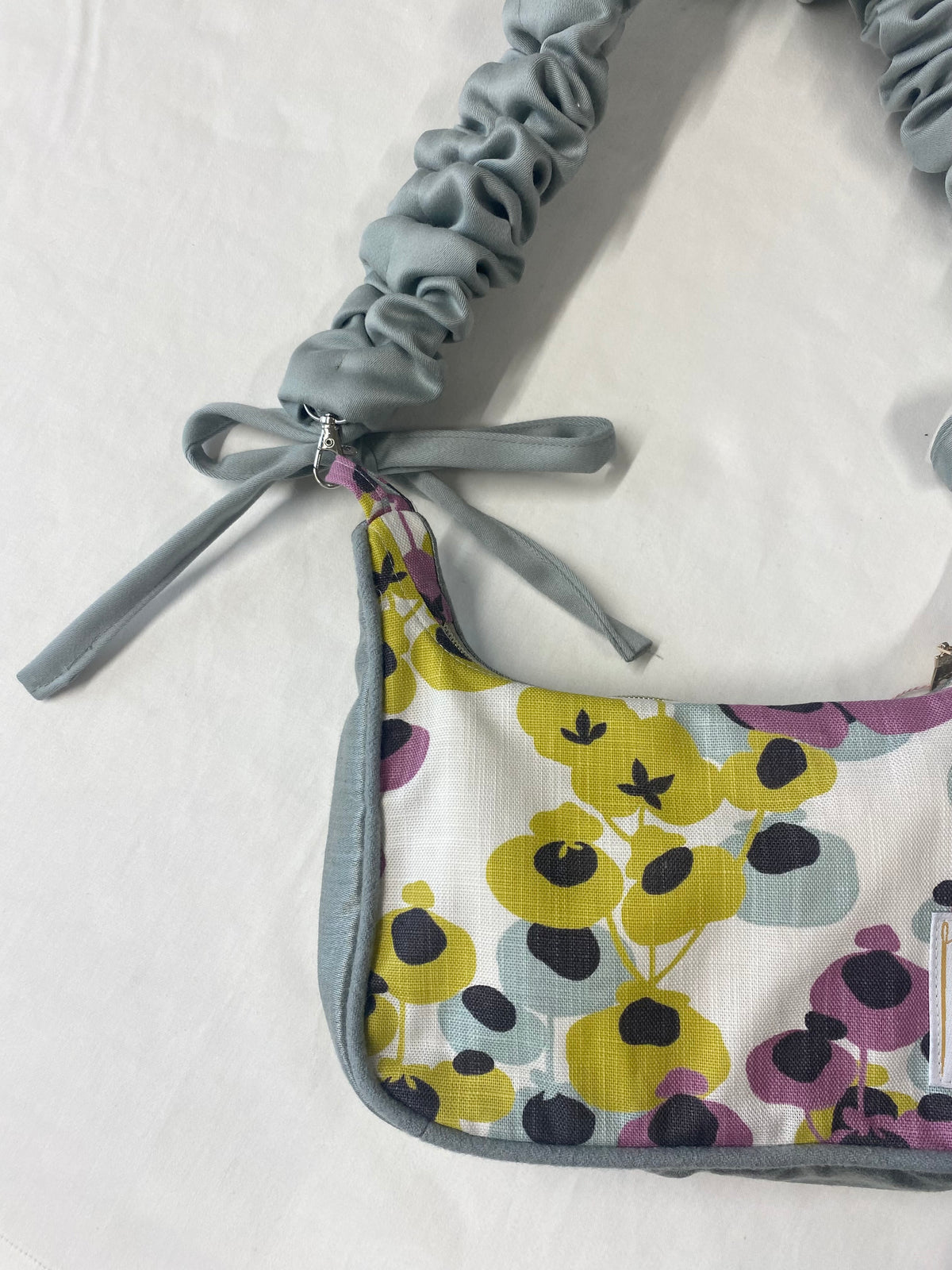Poppy Hand Bag with extendable handle
