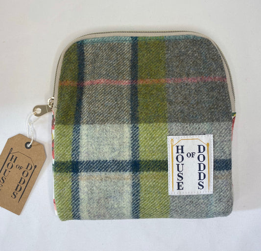 Green wool Purse